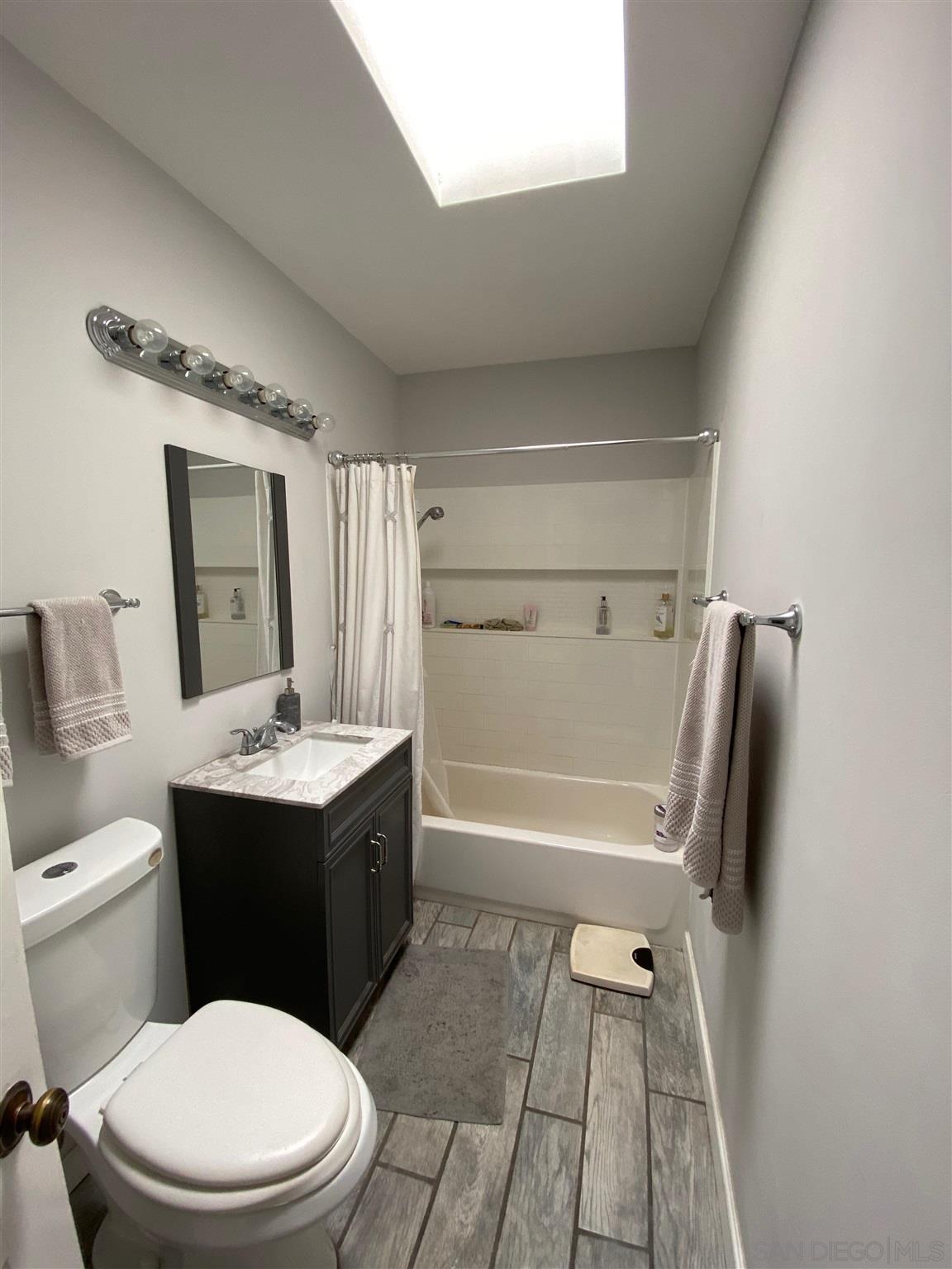 Detail Gallery Image 14 of 21 For 1615  Willow St, San Diego,  CA 92106 - 3 Beds | 2 Baths