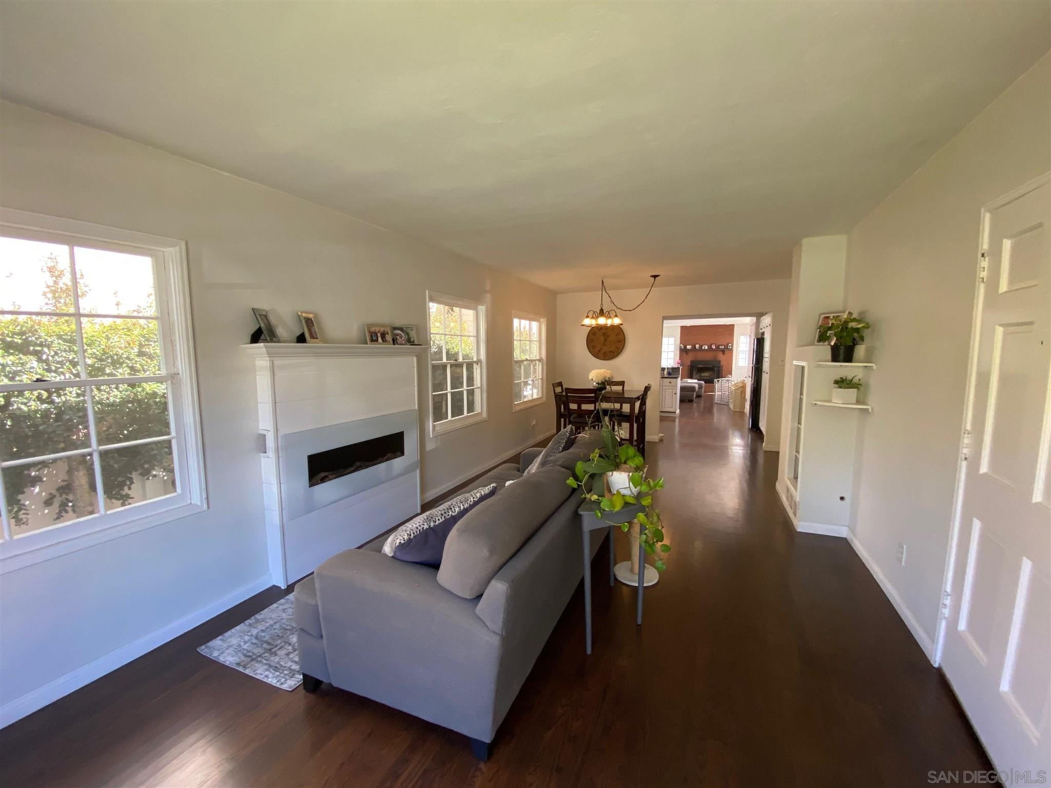 Detail Gallery Image 3 of 21 For 1615  Willow St, San Diego,  CA 92106 - 3 Beds | 2 Baths