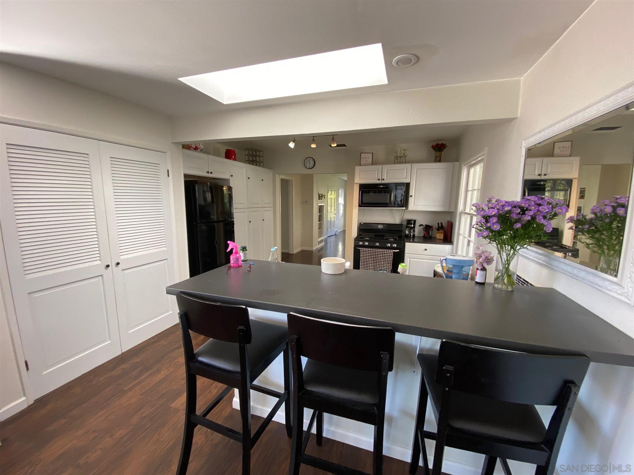 Detail Gallery Image 6 of 21 For 1615  Willow St, San Diego,  CA 92106 - 3 Beds | 2 Baths