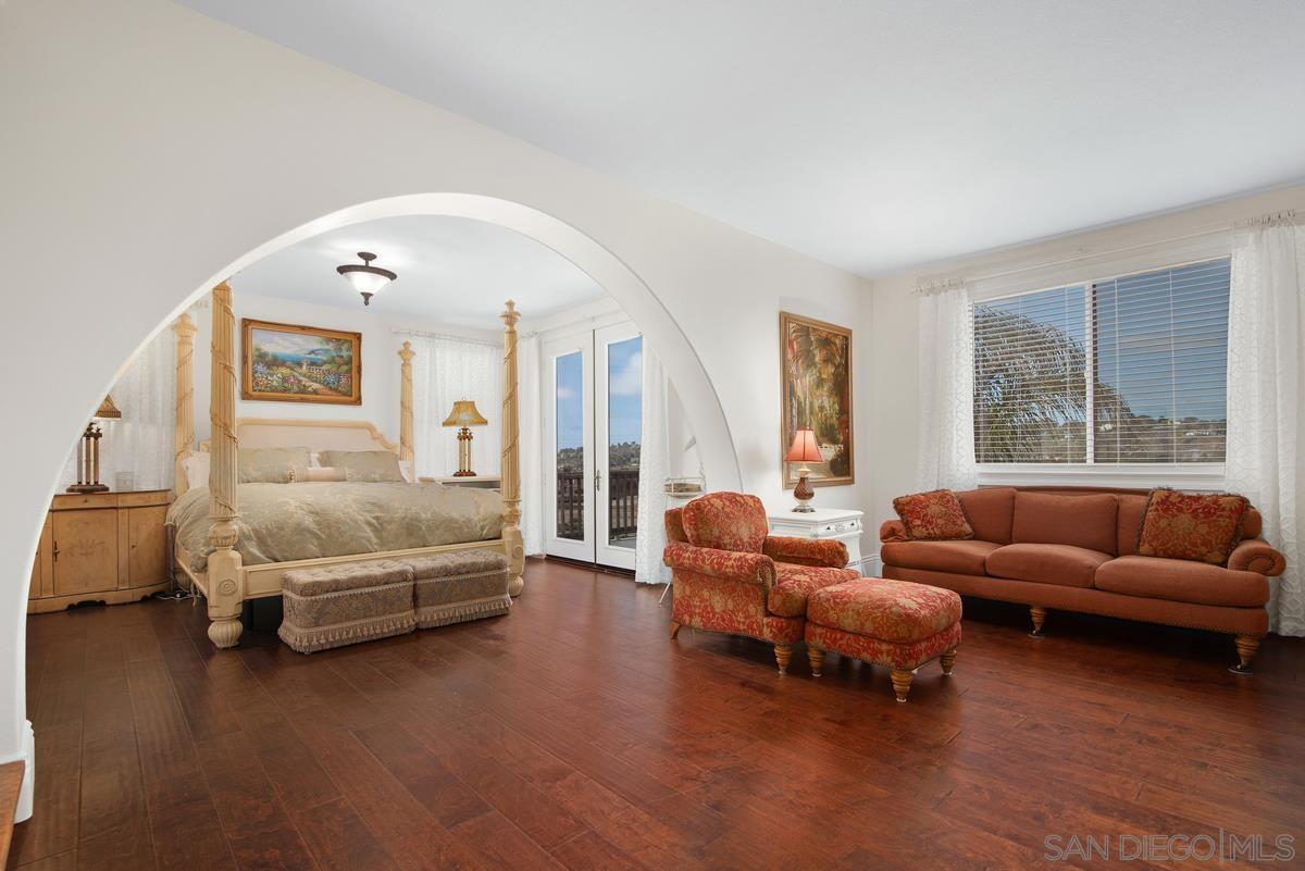 Detail Gallery Image 11 of 28 For 13777  Rosecroft Way, San Diego,  CA 92130 - 4 Beds | 3/1 Baths