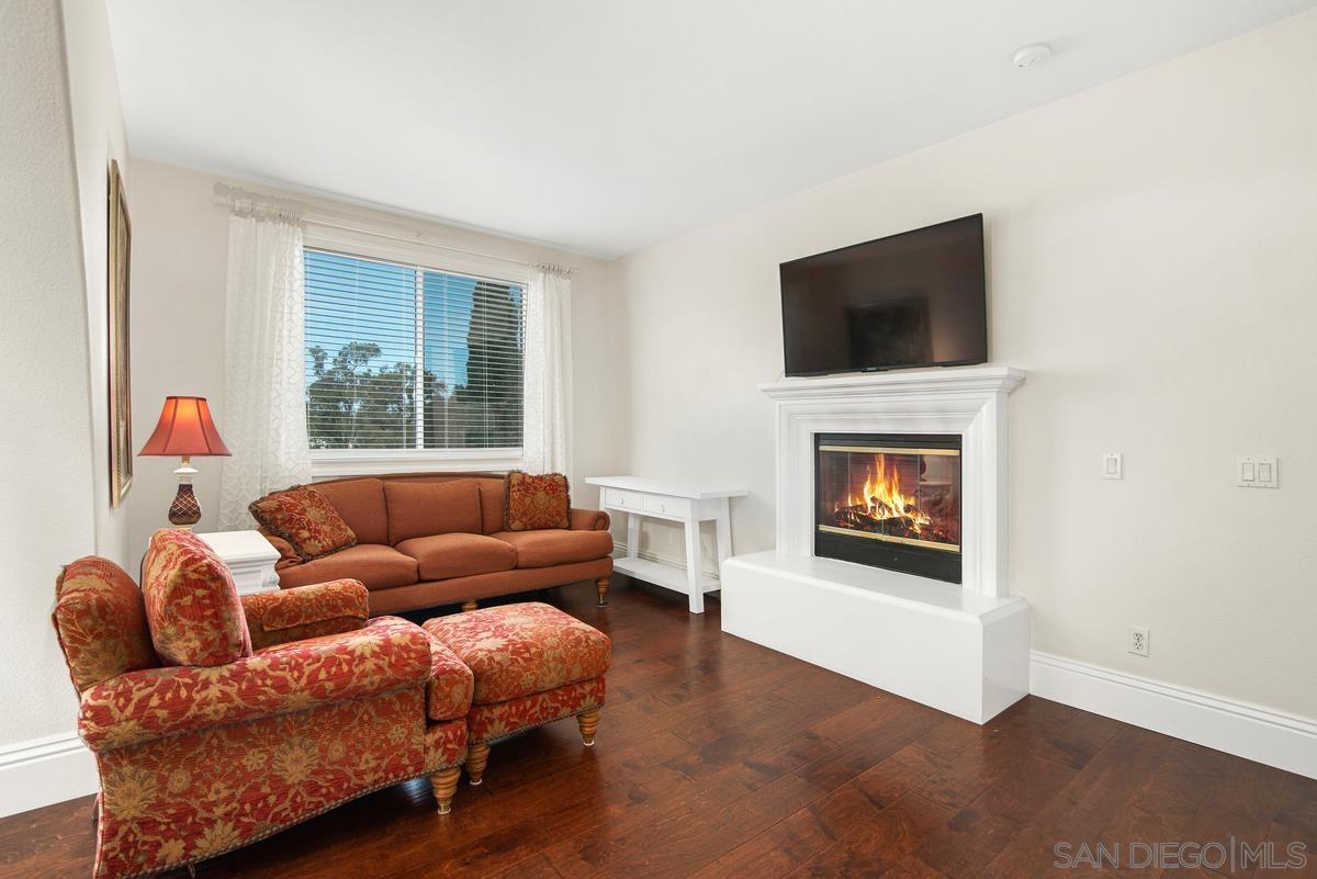 Detail Gallery Image 12 of 28 For 13777  Rosecroft Way, San Diego,  CA 92130 - 4 Beds | 3/1 Baths