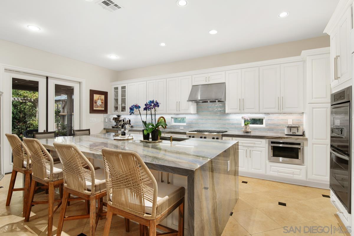 Detail Gallery Image 9 of 28 For 13777  Rosecroft Way, San Diego,  CA 92130 - 4 Beds | 3/1 Baths