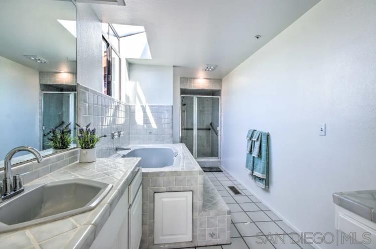 Detail Gallery Image 13 of 75 For 404  Hidden Valley Rd, Moss Landing,  CA 95039 - 4 Beds | 4/1 Baths