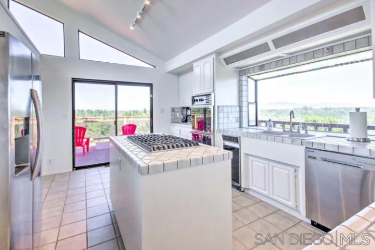 Detail Gallery Image 14 of 75 For 404  Hidden Valley Rd, Moss Landing,  CA 95039 - 4 Beds | 4/1 Baths