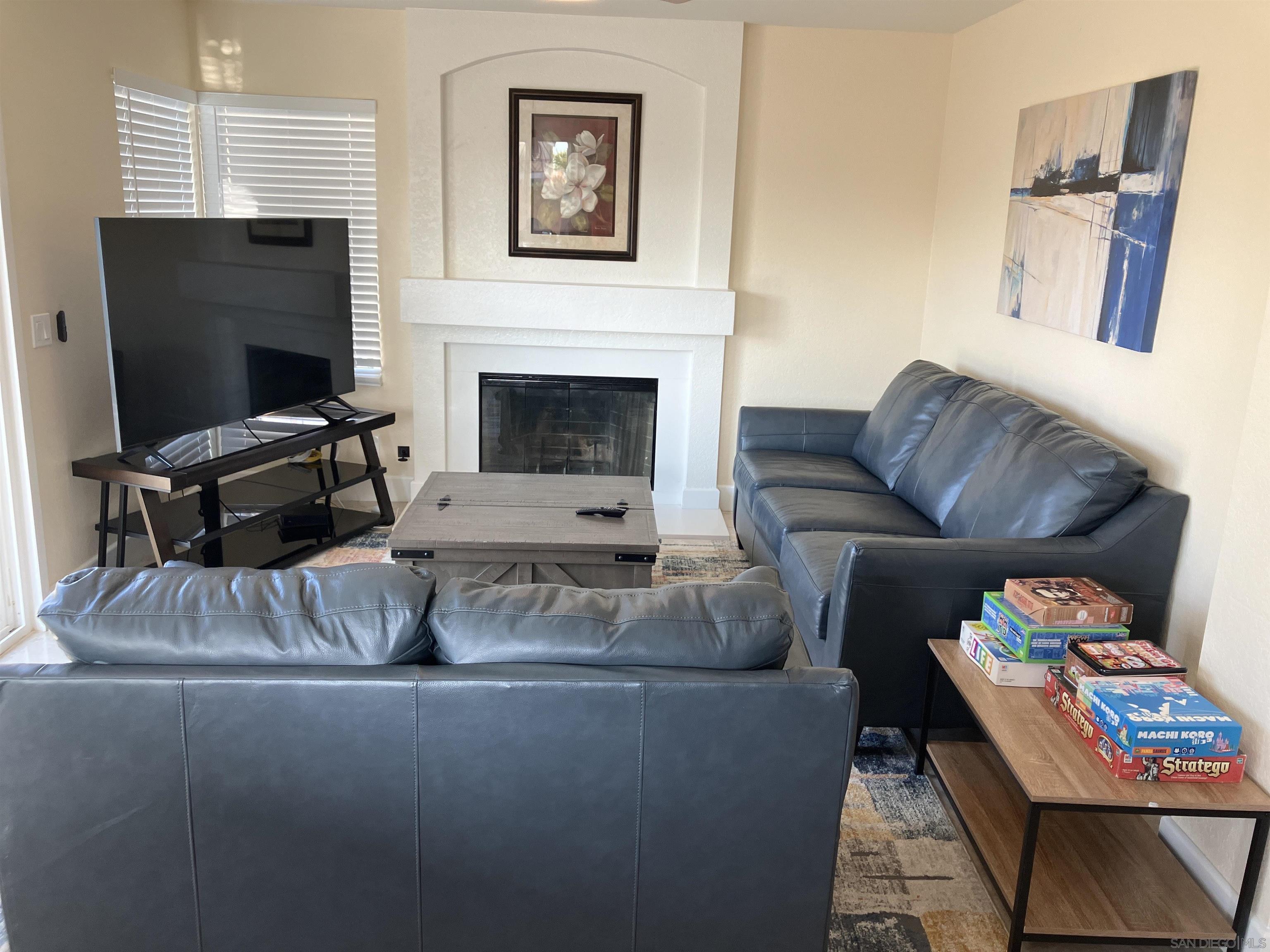 Detail Gallery Image 12 of 36 For 8418  Hovenweep Court, San Diego,  CA 92129 - 4 Beds | 3 Baths