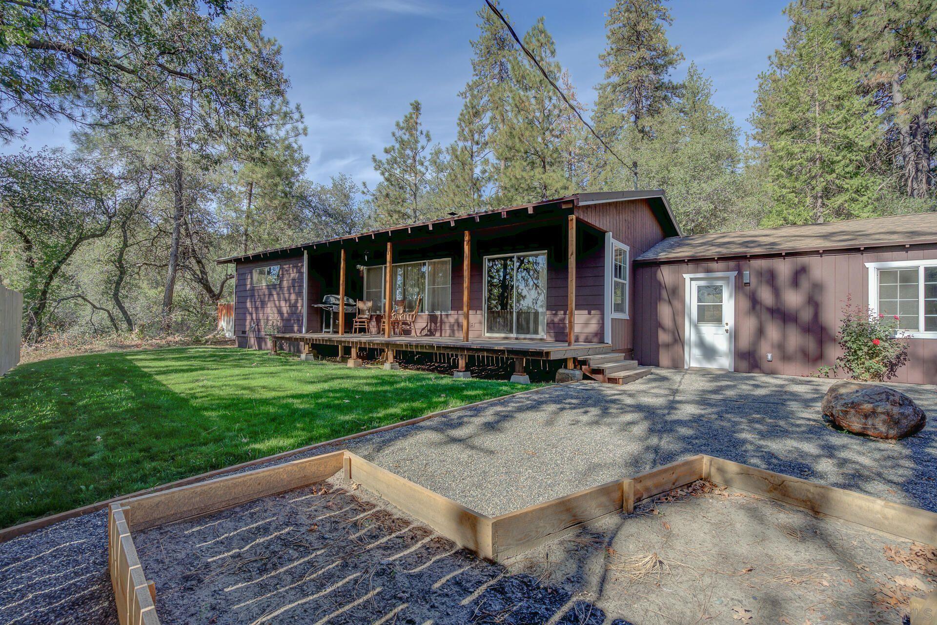 Detail Gallery Image 1 of 1 For 14914  Wonderland Blvd, Redding,  CA 96003 - 3 Beds | 2 Baths