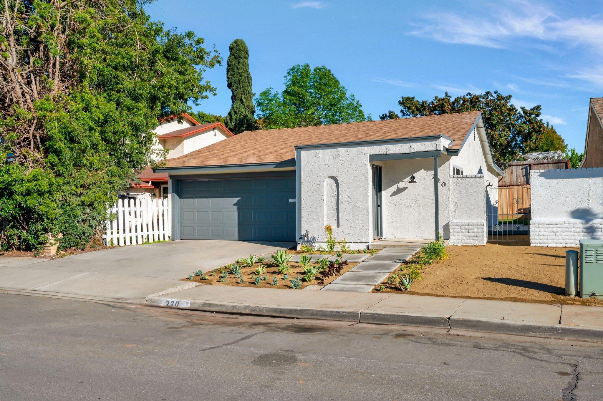Detail Gallery Image 1 of 1 For 220  Avenida De Suerte, San Marcos,  CA 92069 - 3 Beds | 2 Baths