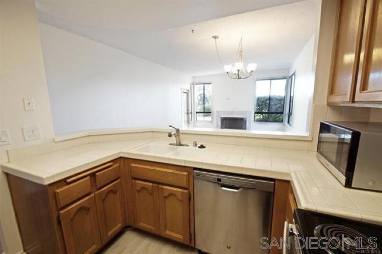 Detail Gallery Image 4 of 28 For 5865  Friars Rd  3114, San Diego,  CA 92110 - 2 Beds | 1/1 Baths