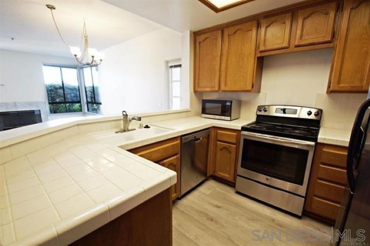 Detail Gallery Image 5 of 28 For 5865  Friars Rd  3114, San Diego,  CA 92110 - 2 Beds | 1/1 Baths