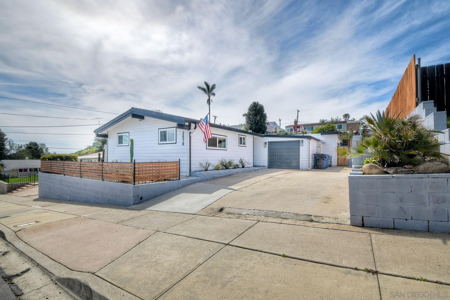 Detail Gallery Image 1 of 1 For 2078  Finch Lane, San Diego,  CA 92123 - 4 Beds | 2 Baths