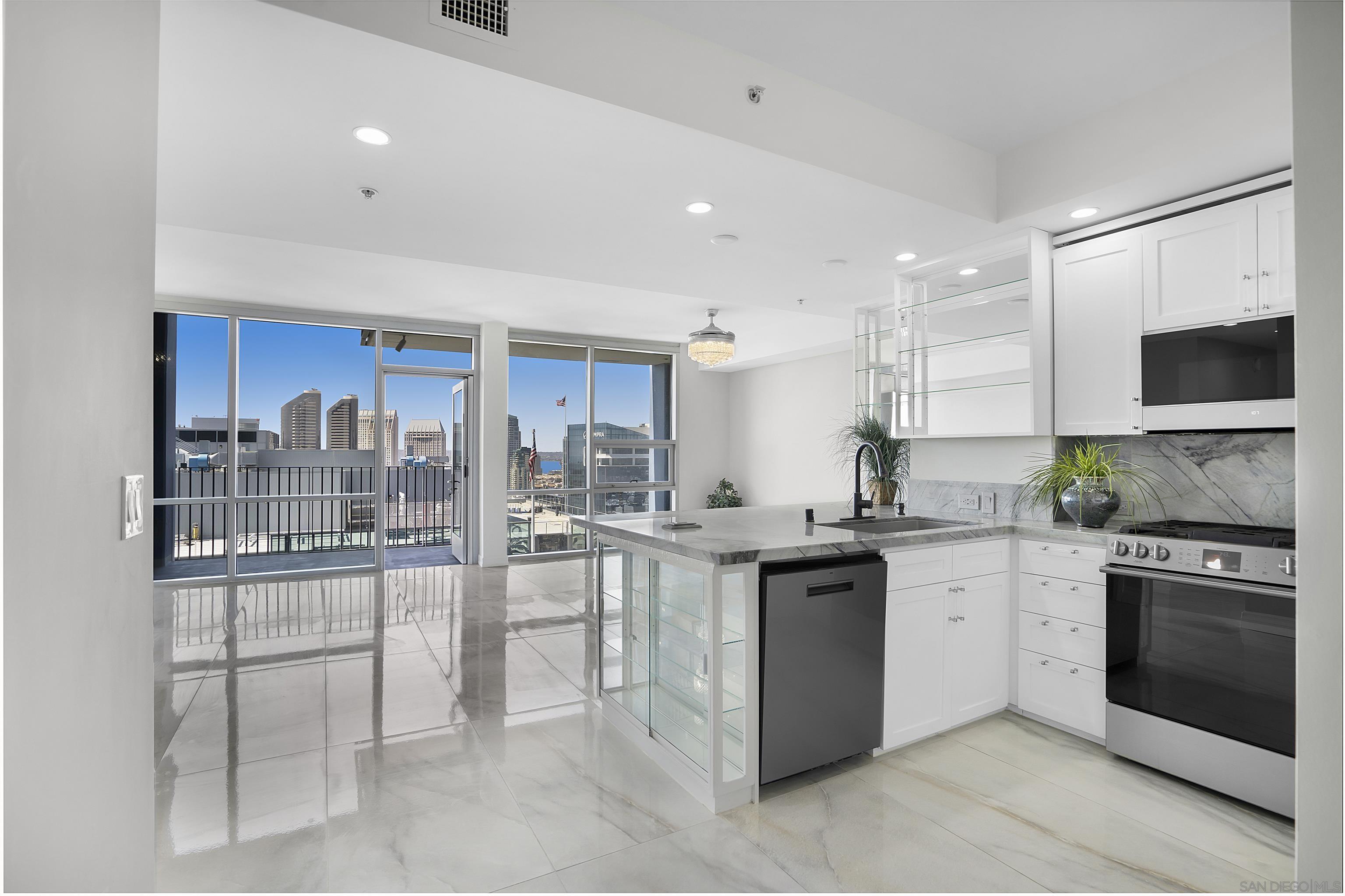 Detail Gallery Image 1 of 1 For 321  10th Ave  #2304,  San Diego,  CA 92101 - 2 Beds | 2 Baths