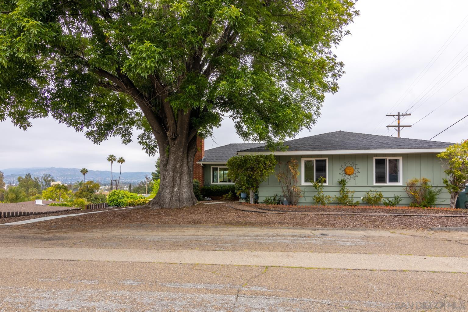 Detail Gallery Image 1 of 1 For 614  Schafer Place, Escondido,  CA 92025 - 4 Beds | 2 Baths