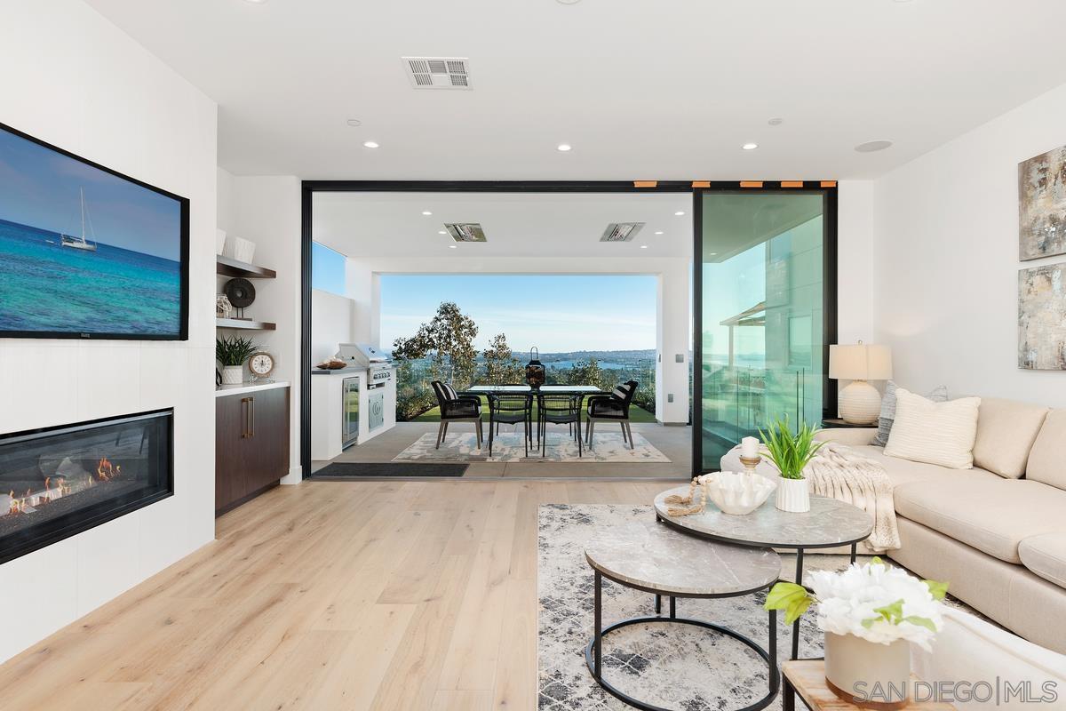 Detail Gallery Image 1 of 1 For 1237  Van Nuys St, San Diego,  CA 92109 - 5 Beds | 4/1 Baths