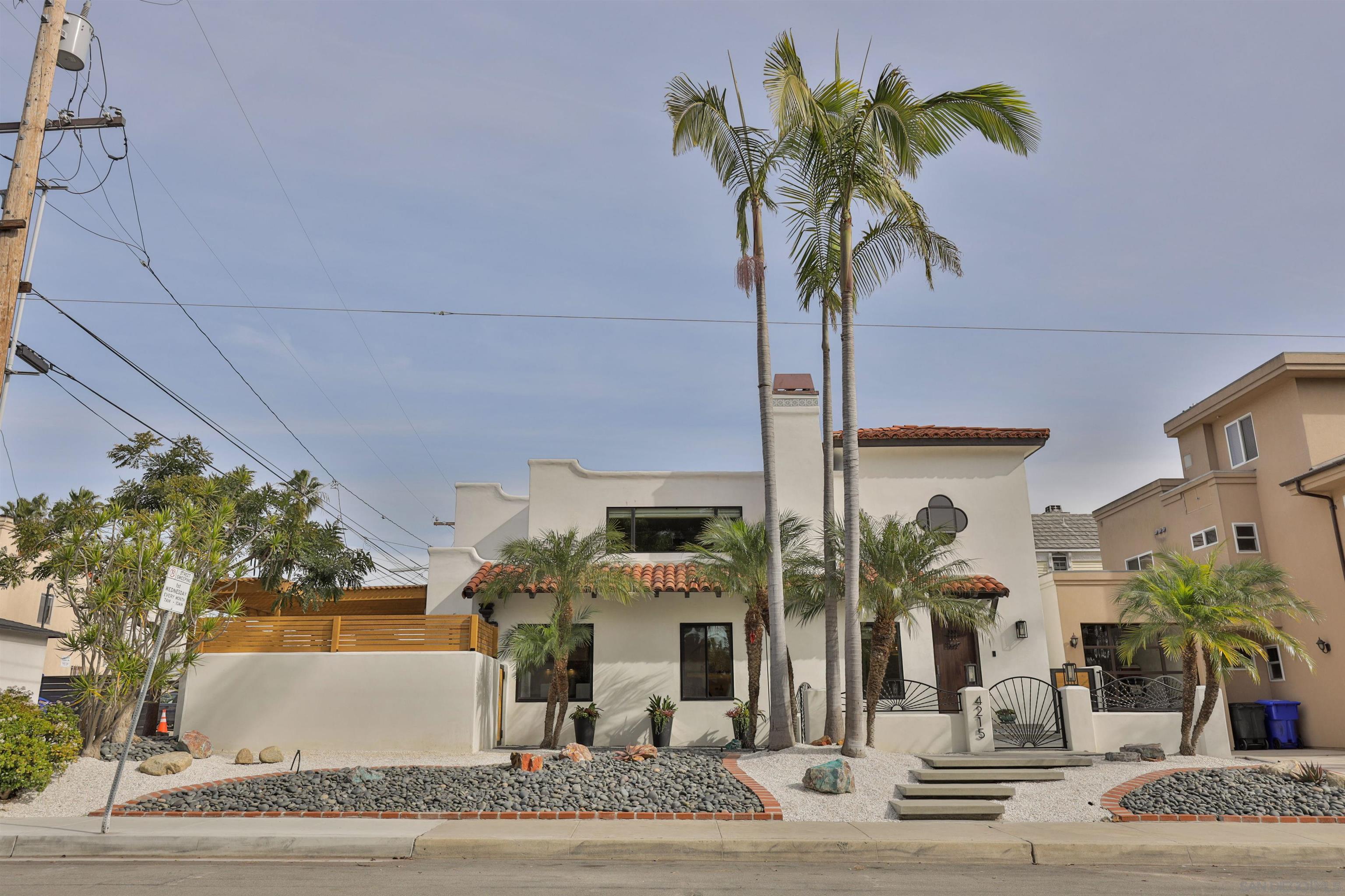 Detail Gallery Image 1 of 1 For 4215  Dawes St, San Diego,  CA 92109 - 4 Beds | 2/1 Baths