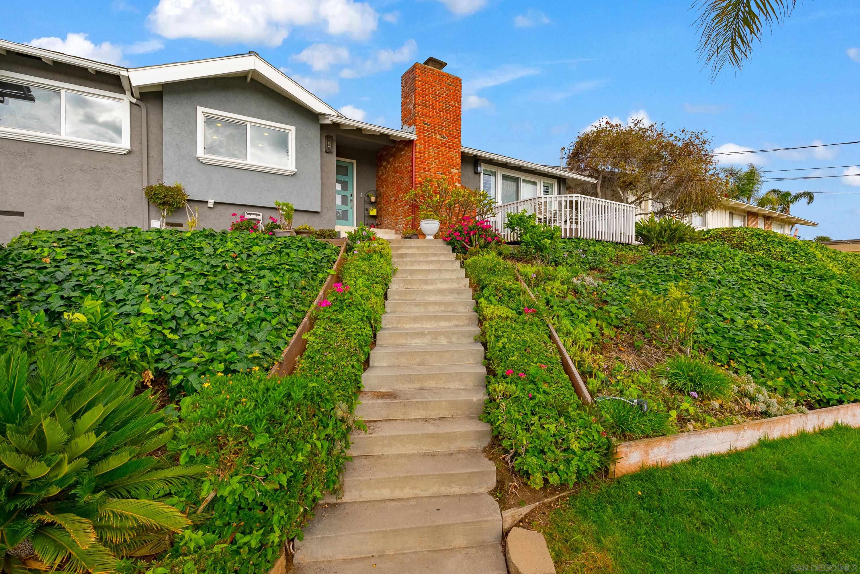 Detail Gallery Image 1 of 1 For 2125  Galveston Street, San Diego,  CA 92110 - 3 Beds | 2 Baths