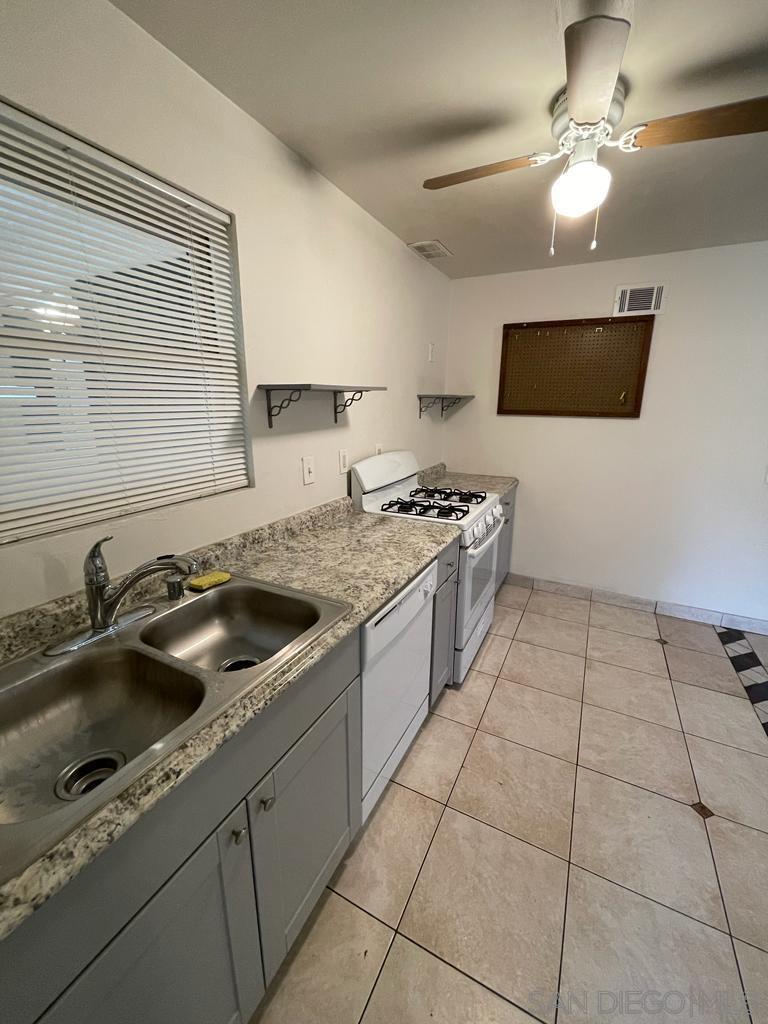 Detail Gallery Image 1 of 1 For 1113 E Mission Ave, Escondido,  CA 92025 - 3 Beds | 1/1 Baths