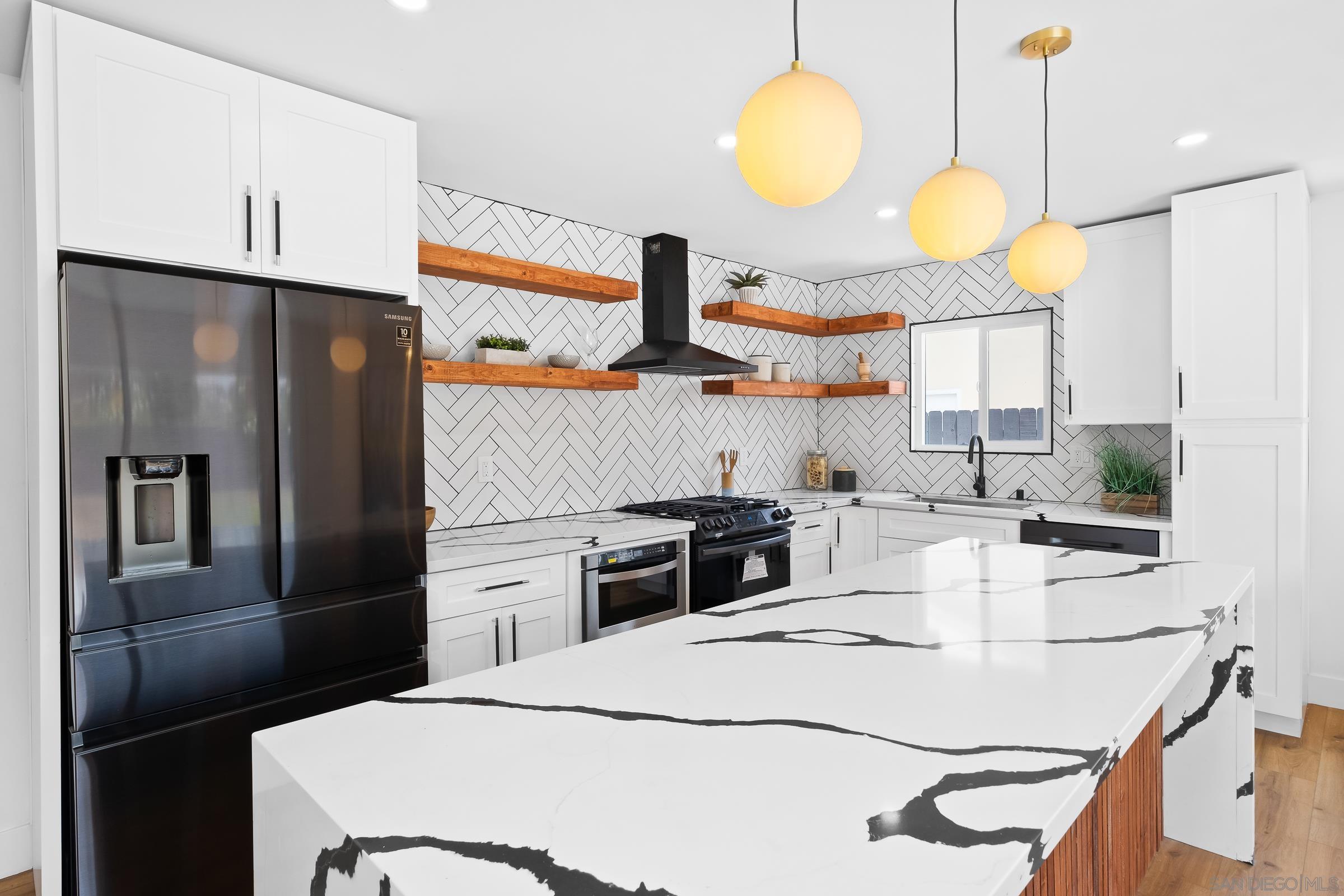 Detail Gallery Image 1 of 1 For 2404  Sierra Morena Ave, Carlsbad,  CA 92010 - 4 Beds | 2 Baths