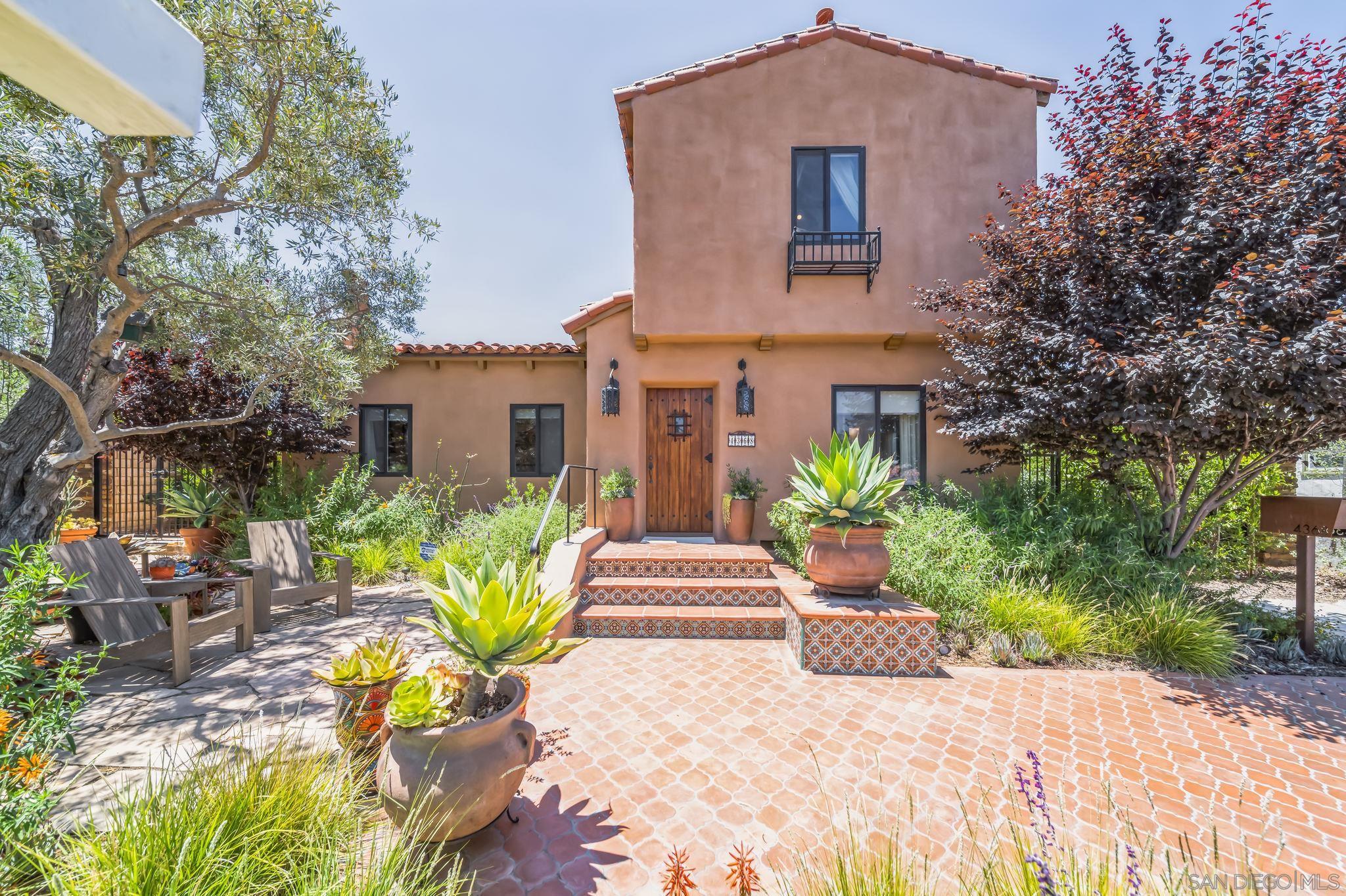 Detail Gallery Image 1 of 1 For 4368  Hilldale Road, San Diego,  CA 92116 - 3 Beds | 2 Baths