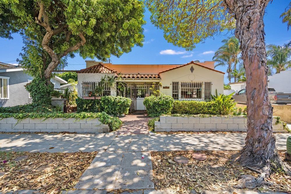 Detail Gallery Image 1 of 1 For 2015  Meade Ave, San Diego,  CA 92116 - 2 Beds | 1 Baths