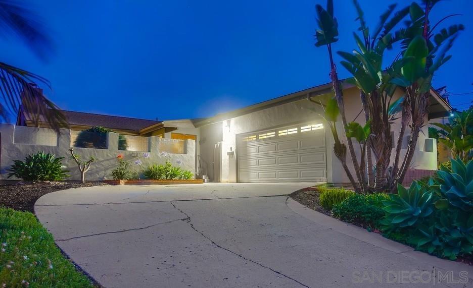 Detail Gallery Image 1 of 1 For 1340  Tourmaline St, San Diego,  CA 92109 - 5 Beds | 3 Baths