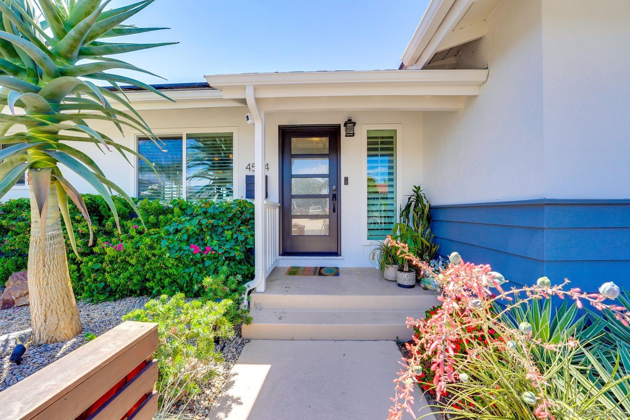 Detail Gallery Image 1 of 1 For 4544  Aragon Drive, San Diego,  CA 92115 - 5 Beds | 4 Baths