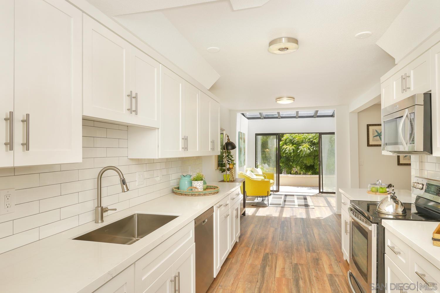 Detail Gallery Image 1 of 1 For 8963  Caminito Fresco, La Jolla,  CA 92037 - 4 Beds | 2/1 Baths