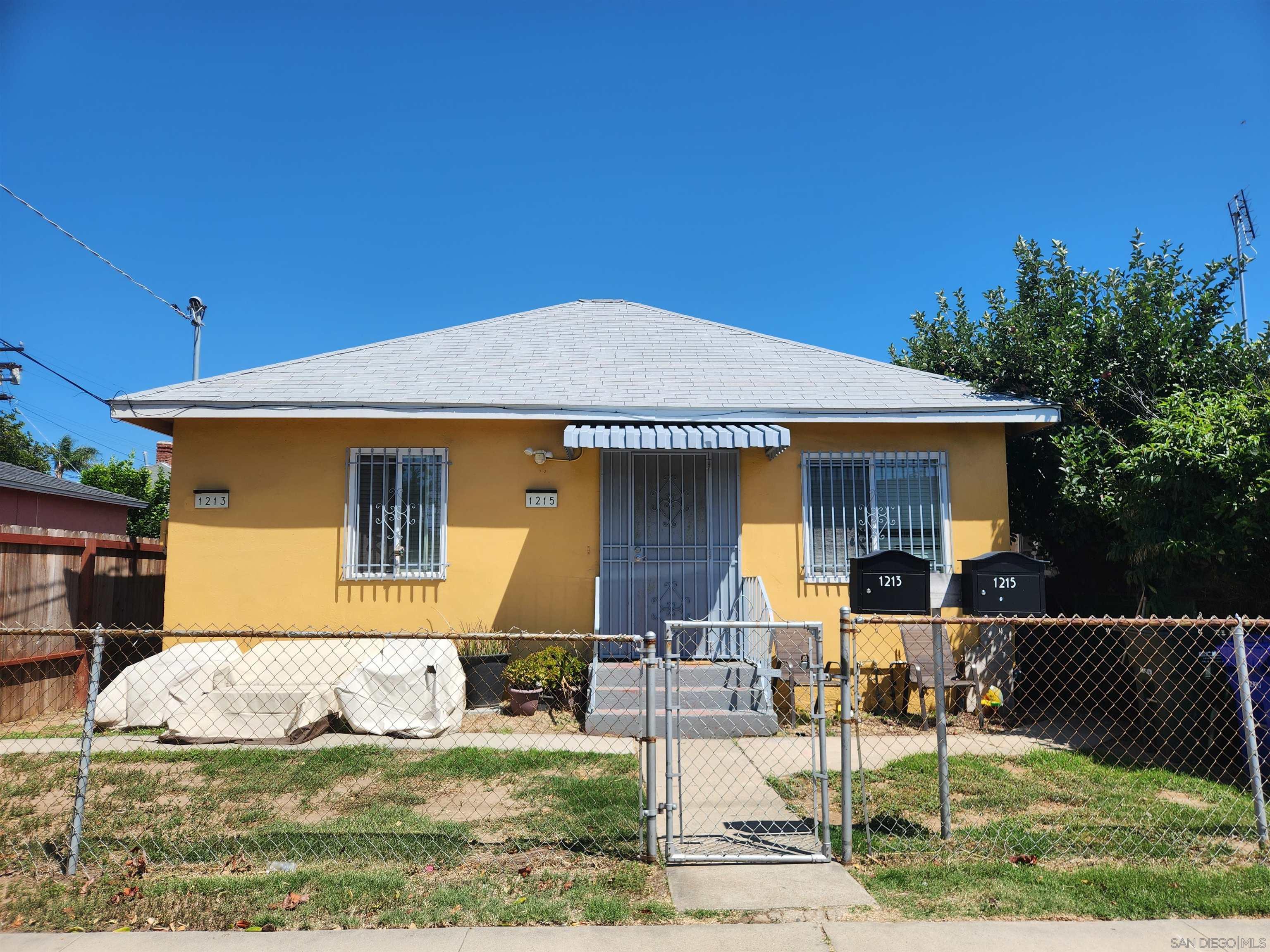 Detail Gallery Image 1 of 1 For 1215  Hoover Ave, National City,  CA 91950 - 3 Beds | 2 Baths