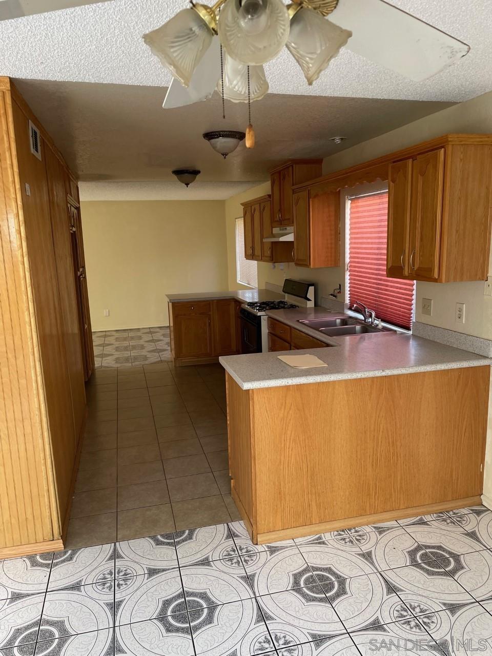 Detail Gallery Image 2 of 4 For 1523  Apple Creek Dr, Perris,  CA 92571 - 3 Beds | 2/1 Baths