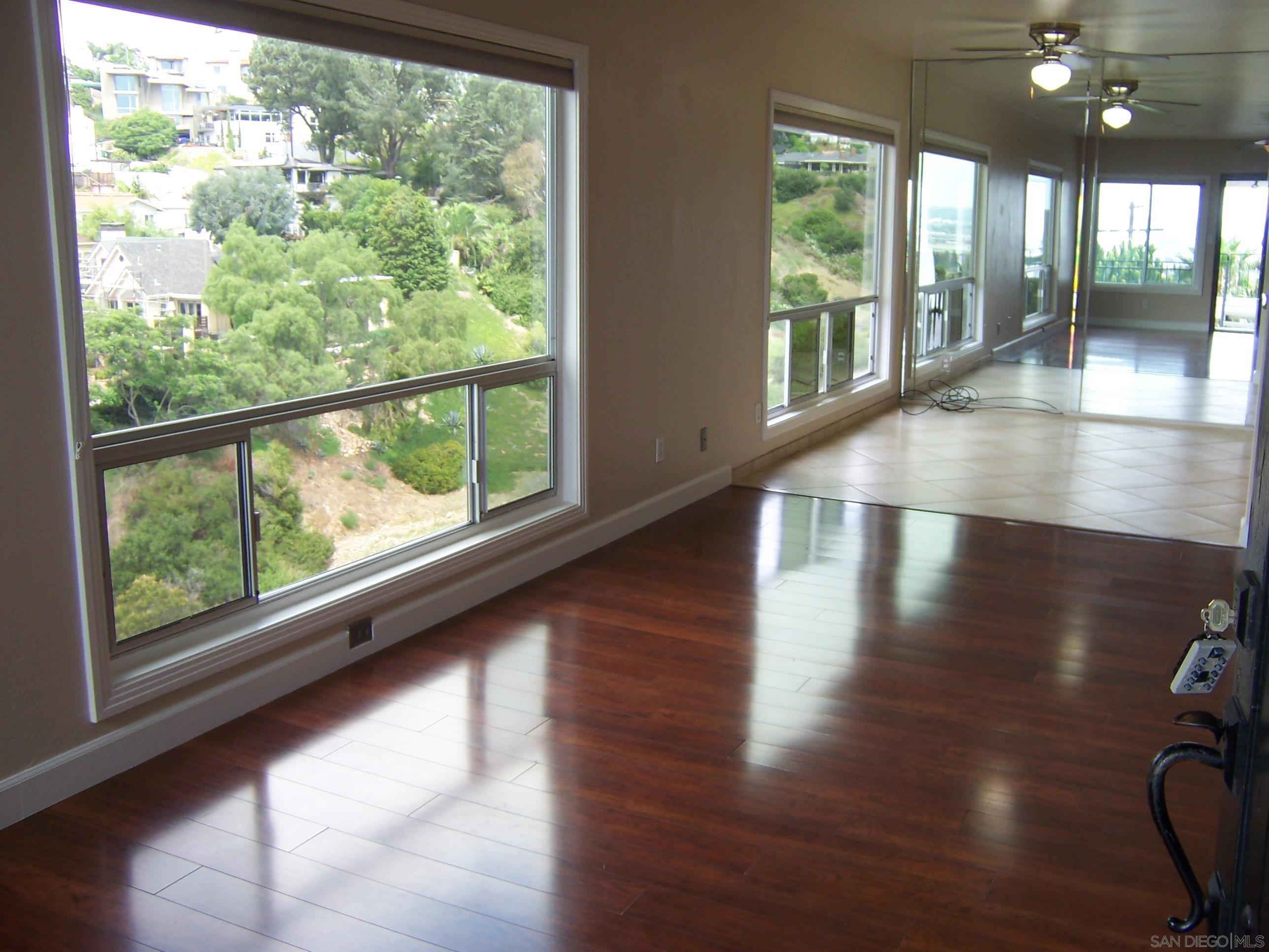 Detail Gallery Image 1 of 1 For 1828  Linwood St  12, San Diego,  CA 92110 - 2 Beds | 2 Baths