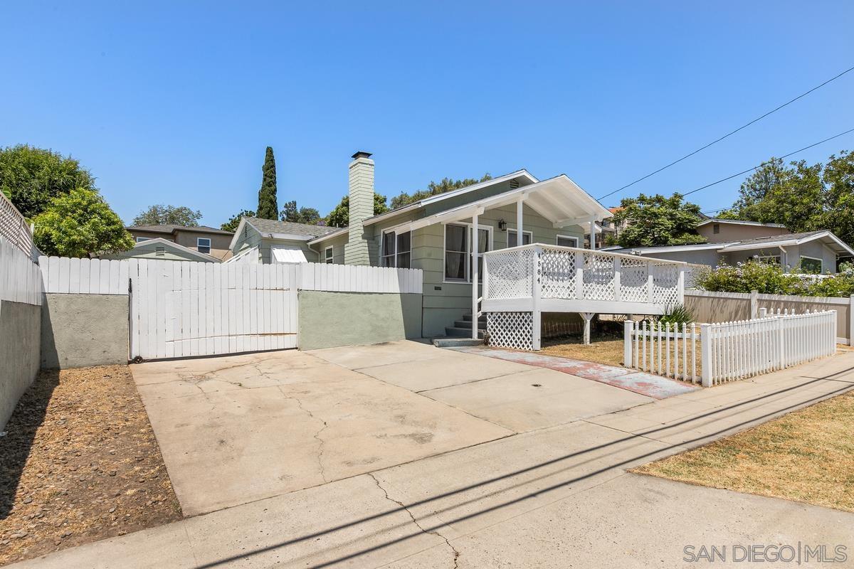 Detail Gallery Image 1 of 1 For 4584  Parks Ave, La Mesa,  CA 91942 - 2 Beds | 1/1 Baths