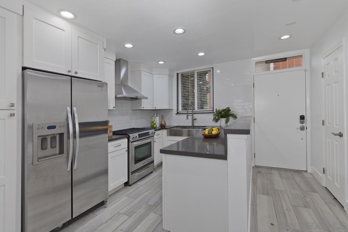 Detail Gallery Image 1 of 1 For 7608  Eads Ave, La Jolla,  CA 92037 - 2 Beds | 2/1 Baths