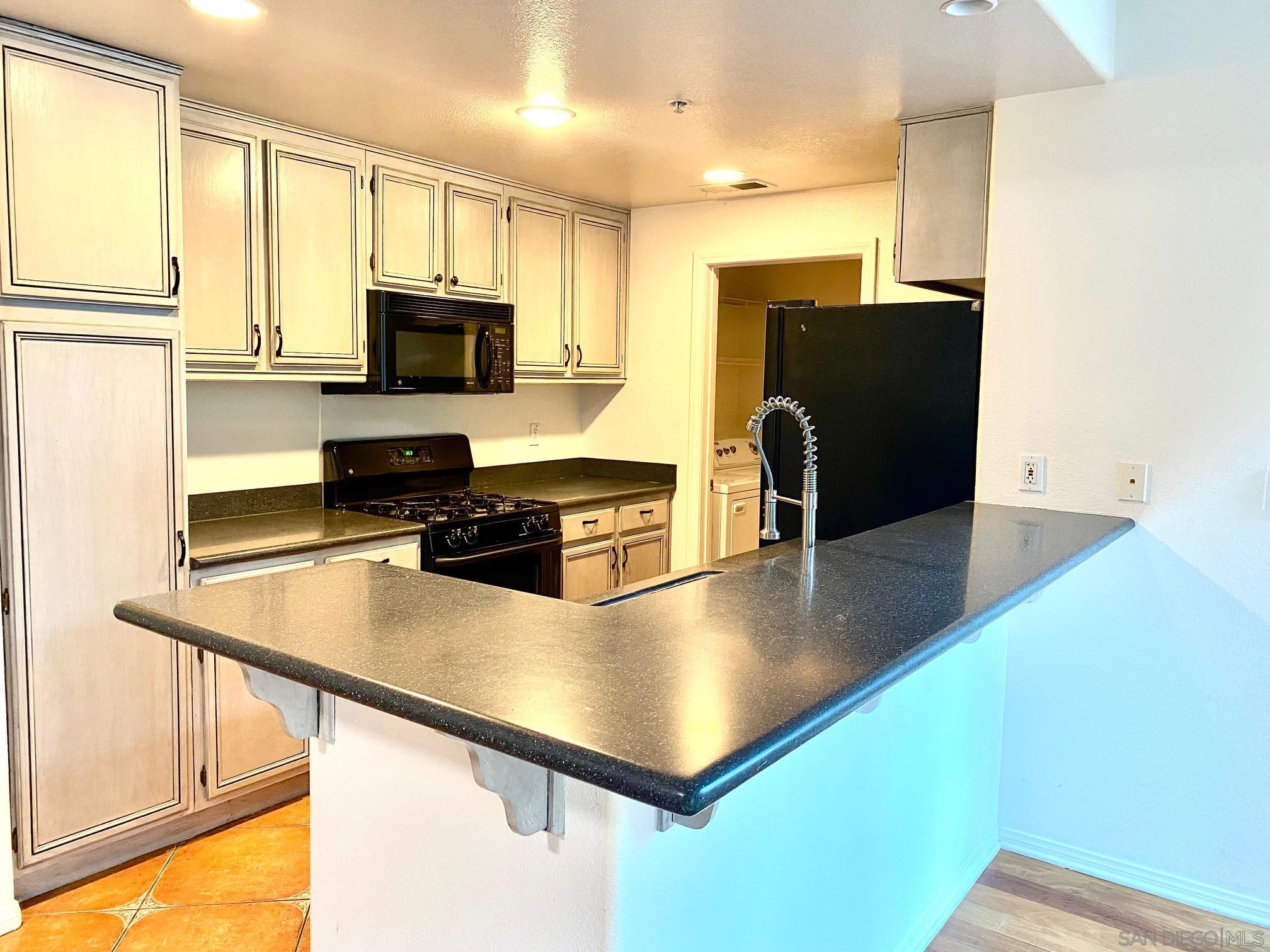 Detail Gallery Image 1 of 1 For 13021 S Evening Creek  21, San Diego,  CA 92128 - 2 Beds | 2/1 Baths