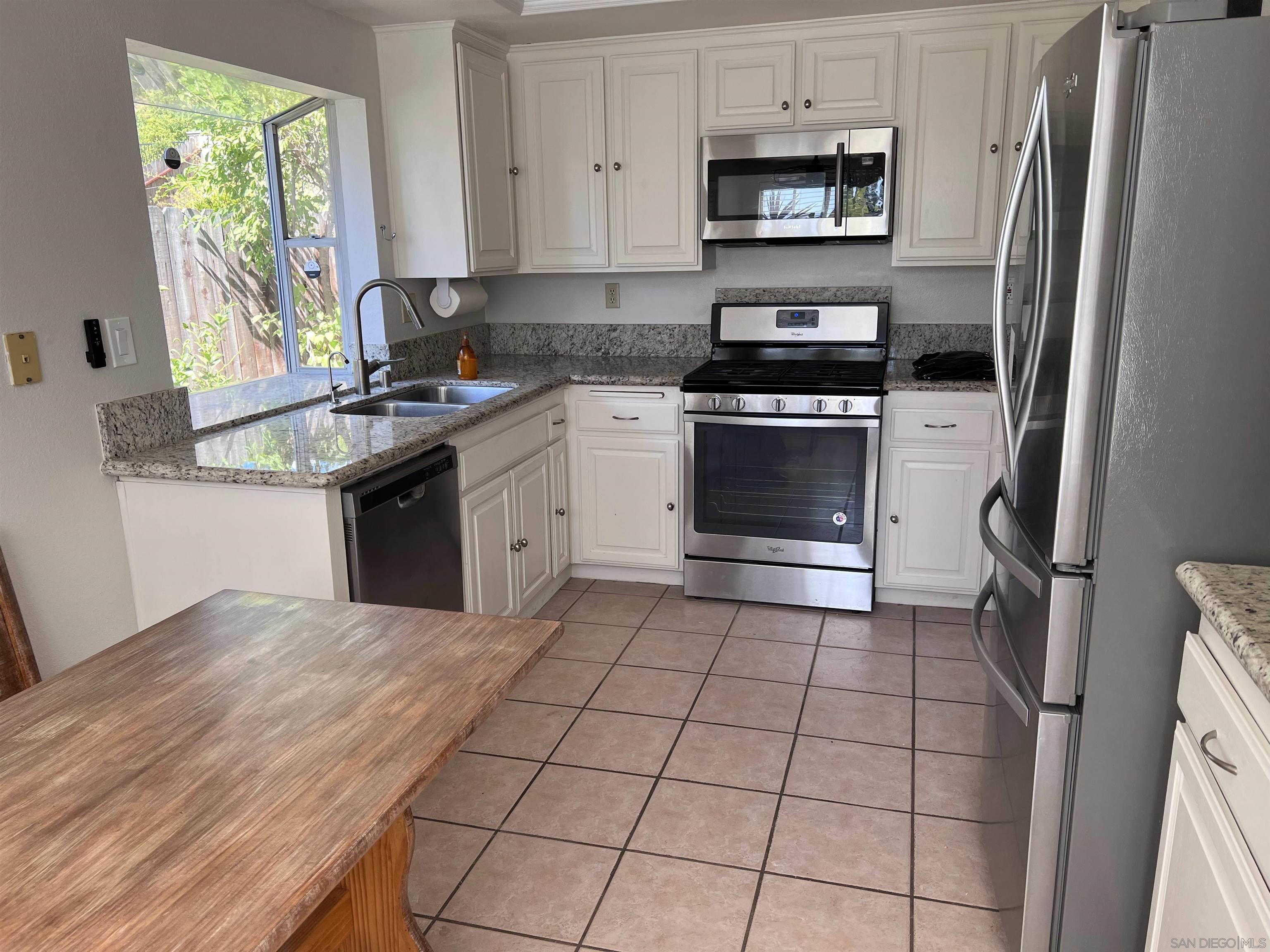 Detail Gallery Image 4 of 40 For 12168  Waverly Downs Ln, San Diego,  CA 92128 - 3 Beds | 2 Baths