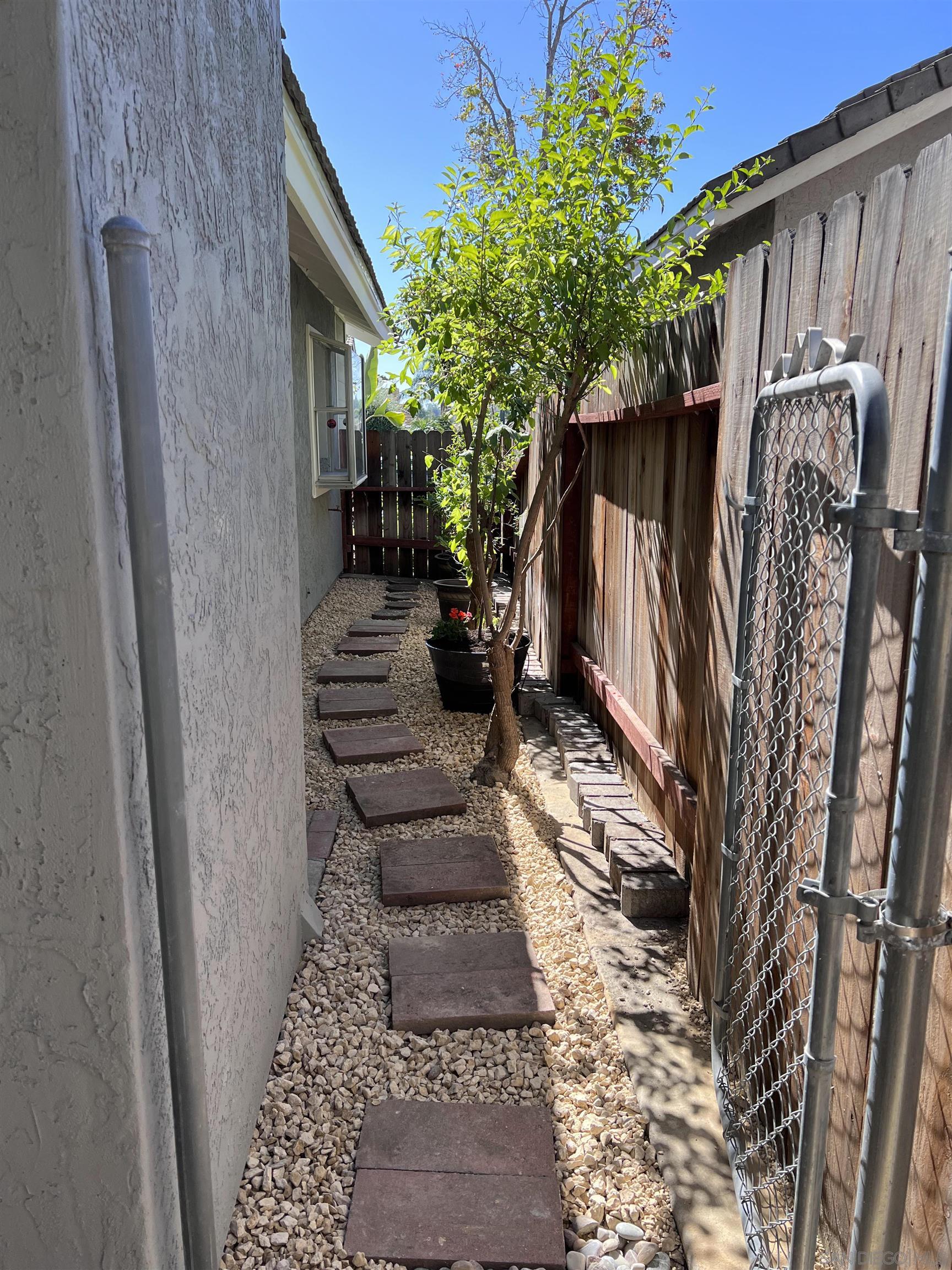 Detail Gallery Image 38 of 40 For 12168  Waverly Downs Ln, San Diego,  CA 92128 - 3 Beds | 2 Baths