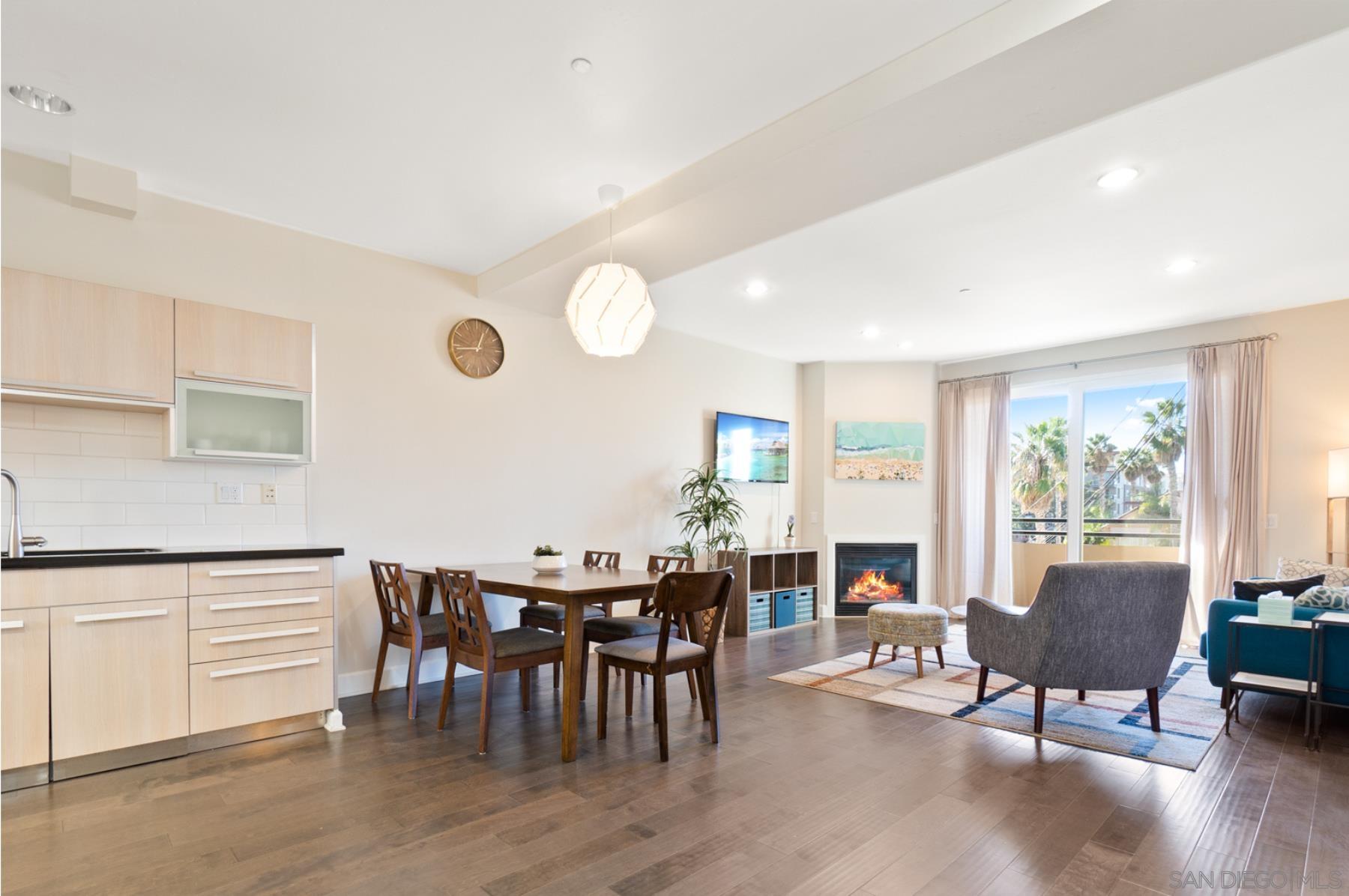 Detail Gallery Image 1 of 1 For 401 N Coast Hwy  203, Oceanside,  CA 92054 - 3 Beds | 3 Baths