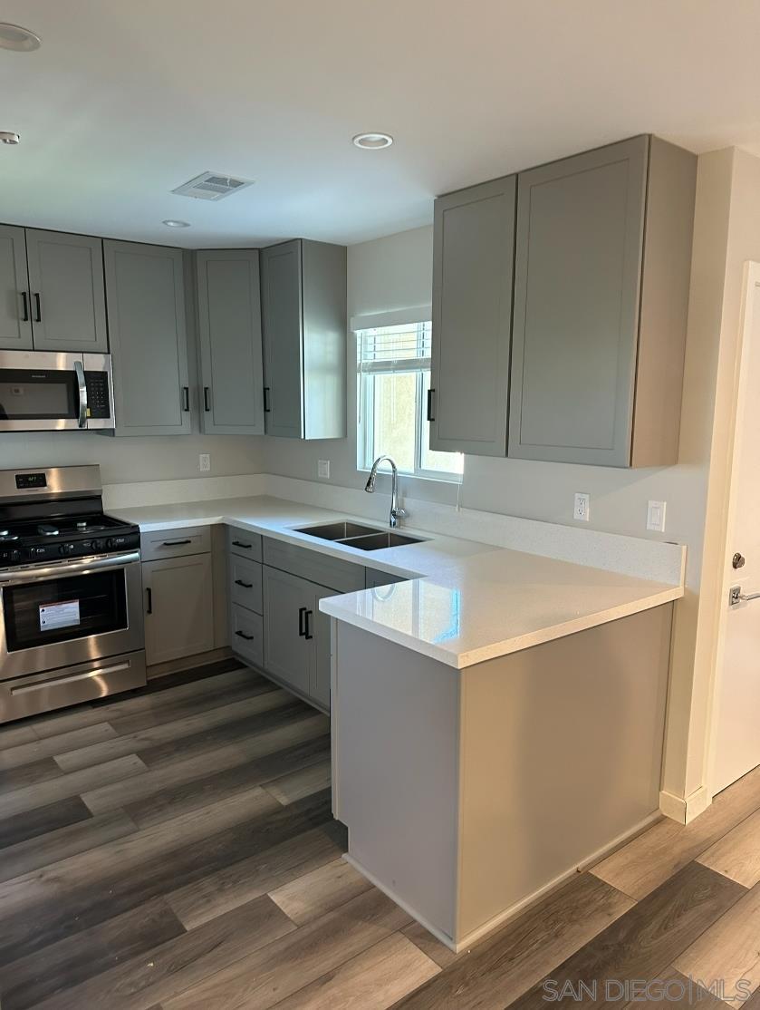 Detail Gallery Image 5 of 7 For 4965  Imperial Ave, San Diego,  CA 92113 - 3 Beds | 2/1 Baths