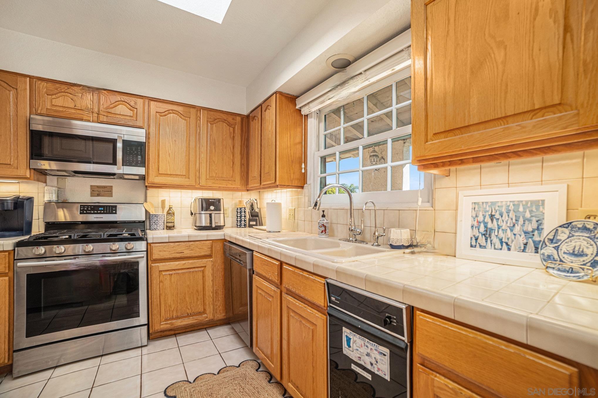 Detail Gallery Image 9 of 39 For 1268-74  Locust St, San Diego,  CA 92106 - – Beds | – Baths