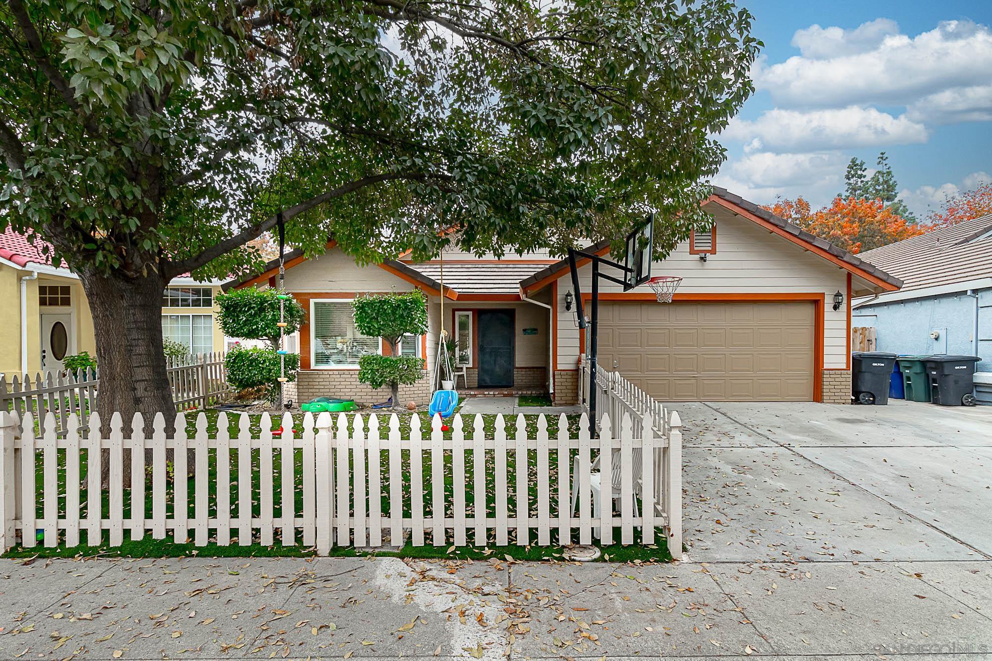 Detail Gallery Image 1 of 1 For 521  Waddell Way, Modesto,  CA 95357 - 4 Beds | 3 Baths