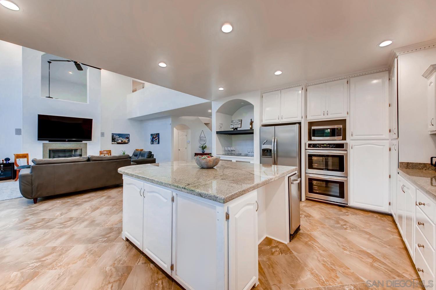 Detail Gallery Image 18 of 68 For Avenida Ascencion, Temecula,  CA 92592 - 7 Beds | 5/1 Baths