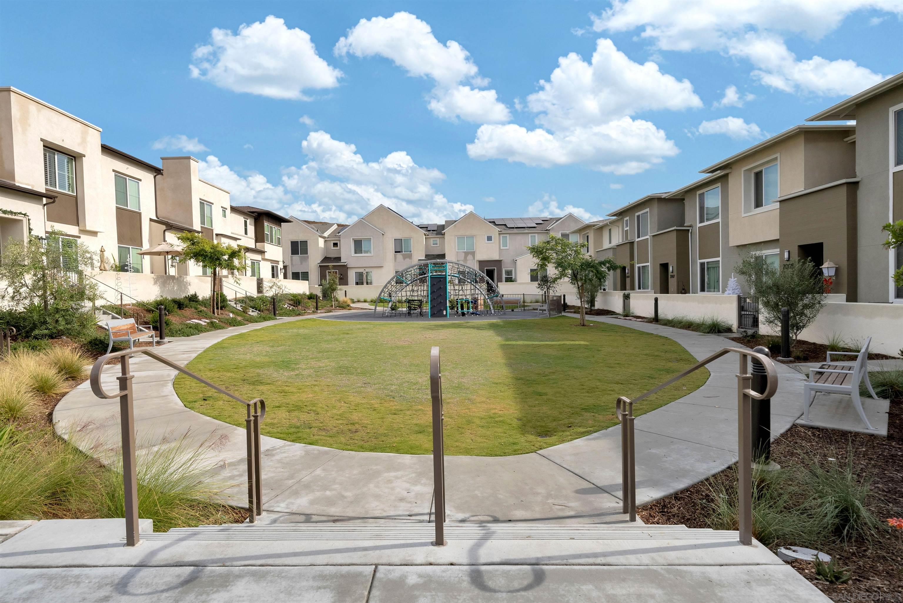 Detail Gallery Image 2 of 29 For 2027 Bluestone  Circle, Chula Vista,  CA 91913 - 4 Beds | 2/1 Baths