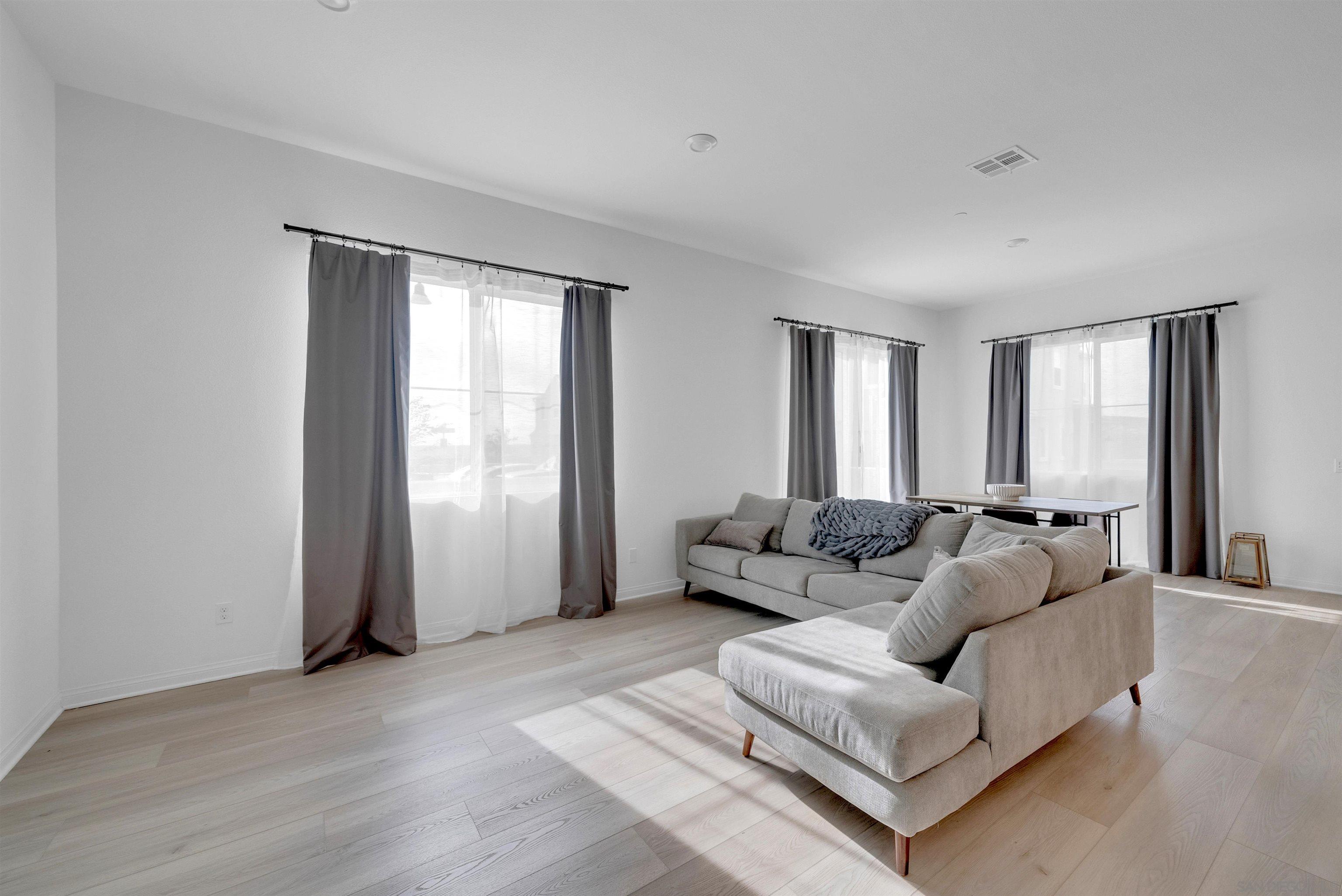 Detail Gallery Image 13 of 29 For 2027 Bluestone  Circle, Chula Vista,  CA 91913 - 4 Beds | 2/1 Baths