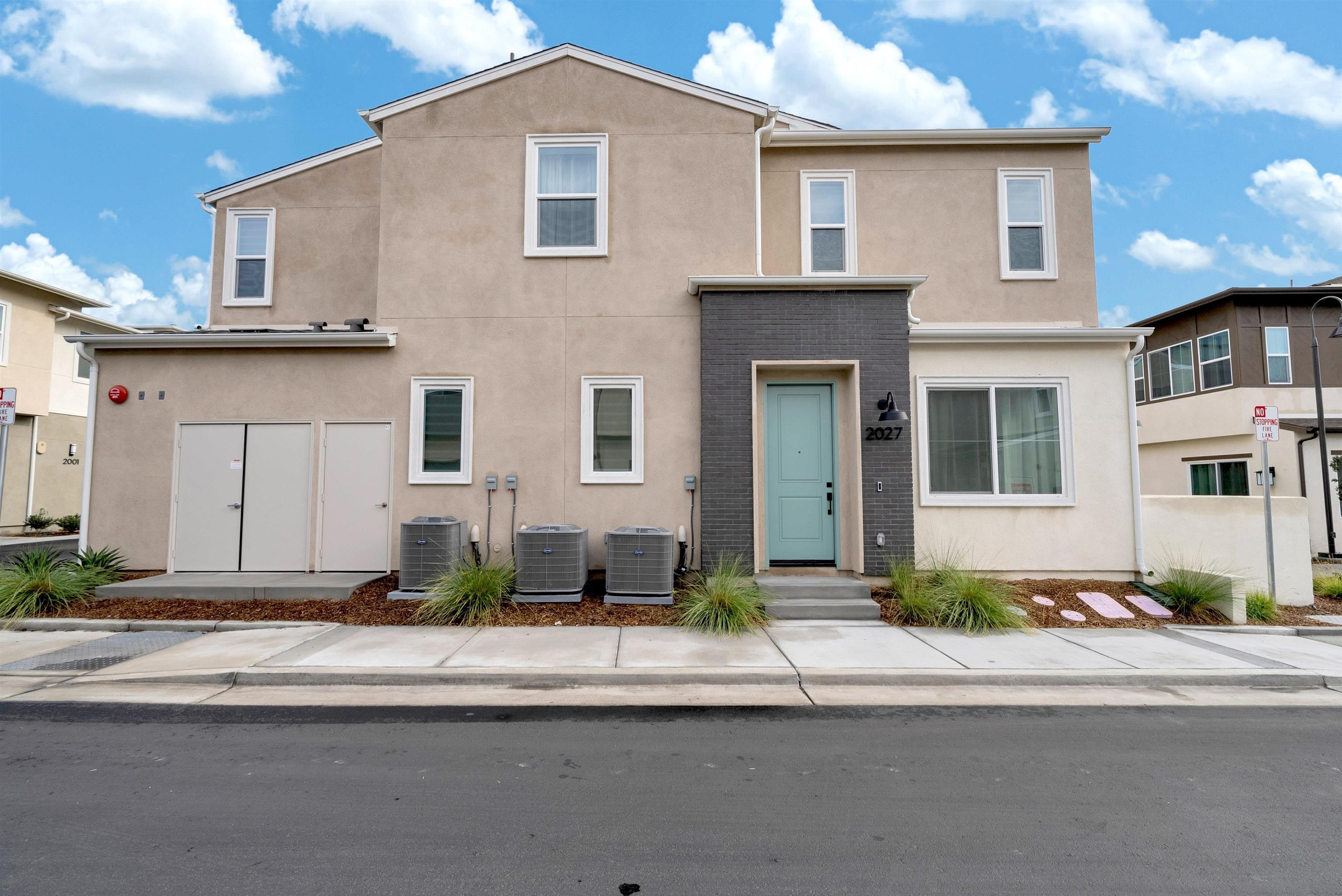 Detail Gallery Image 3 of 29 For 2027 Bluestone  Circle, Chula Vista,  CA 91913 - 4 Beds | 2/1 Baths