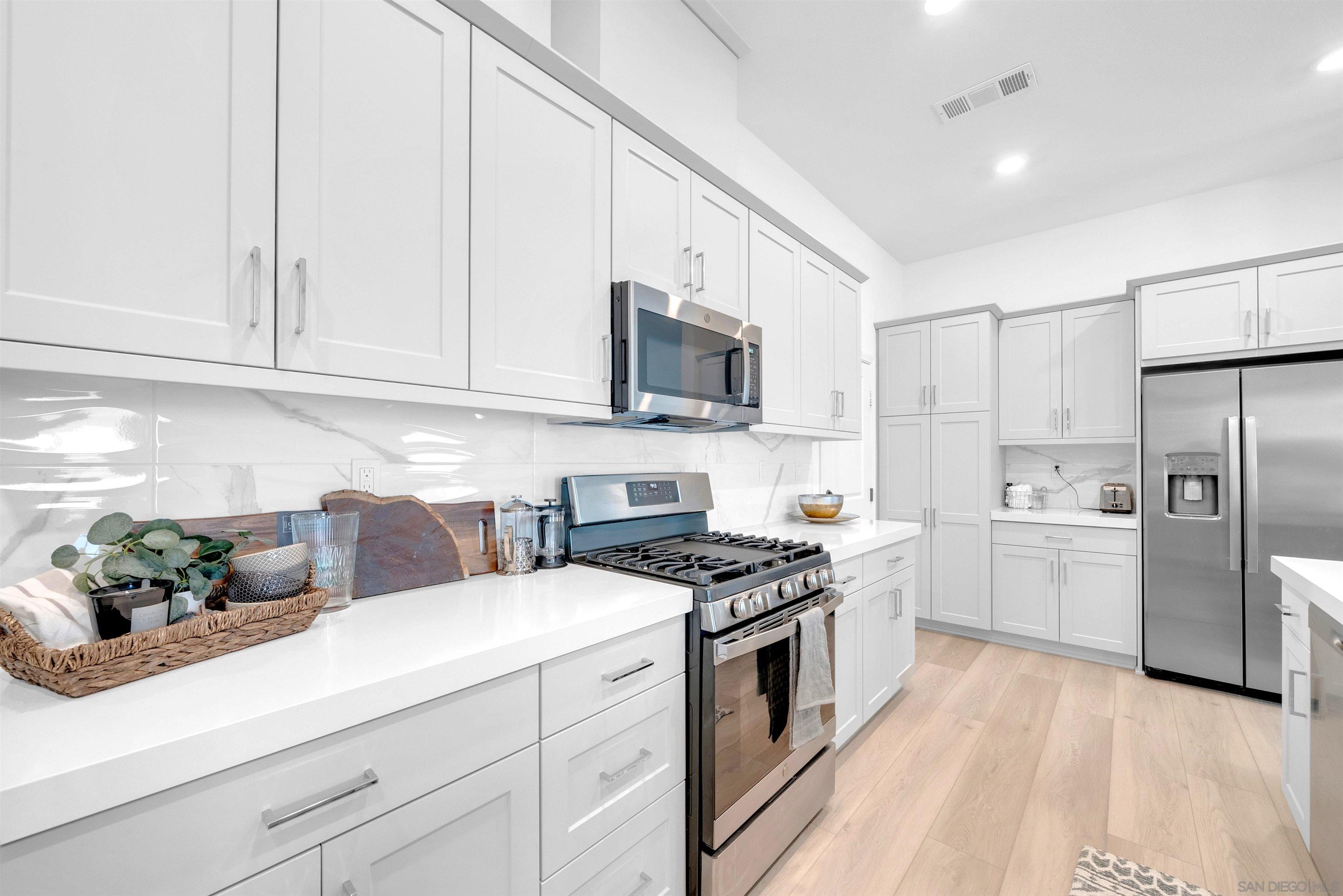 Detail Gallery Image 7 of 29 For 2027 Bluestone  Circle, Chula Vista,  CA 91913 - 4 Beds | 2/1 Baths