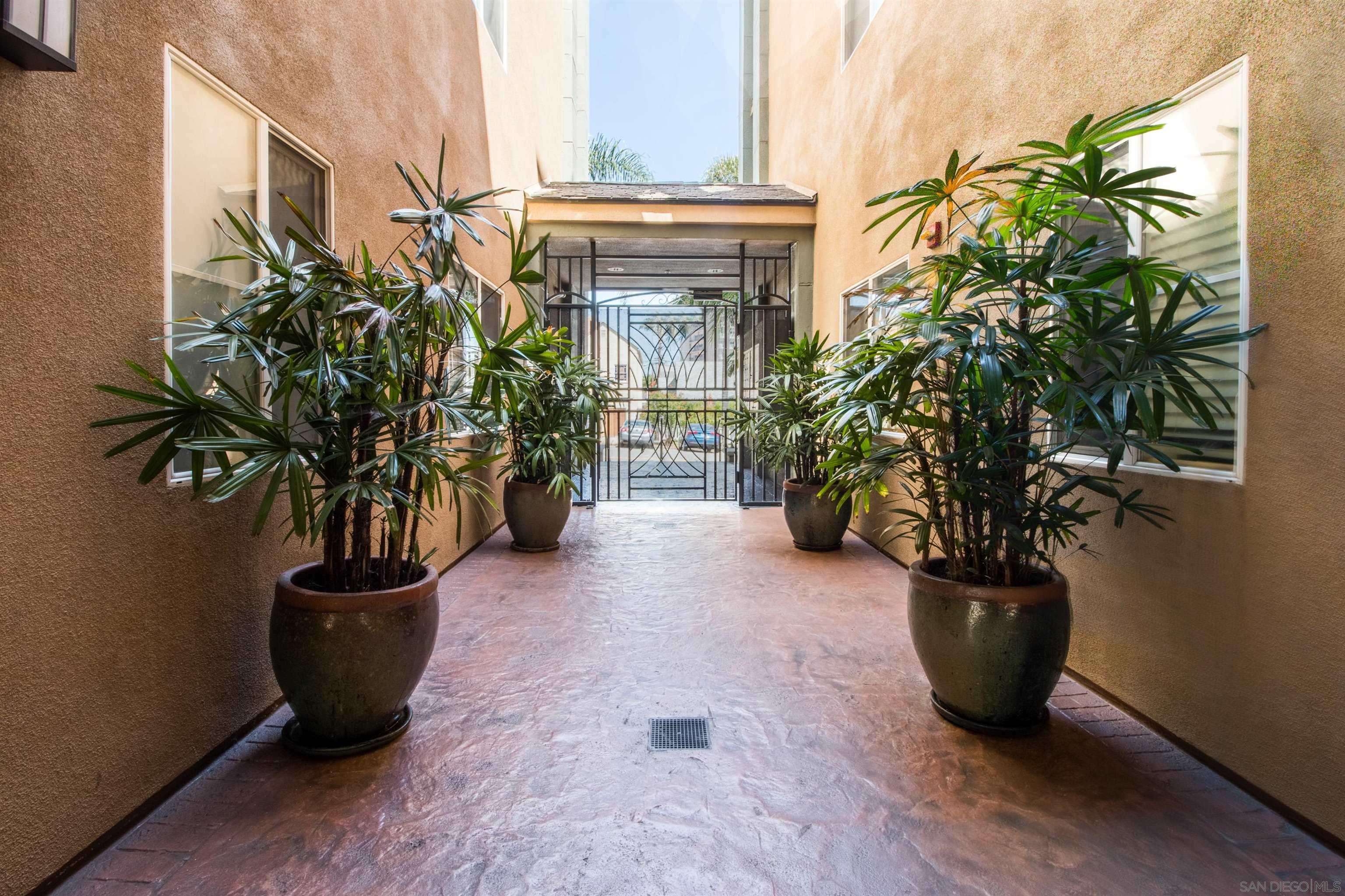 Detail Gallery Image 1 of 1 For 3990  Centre St  #101,  San Diego,  CA 92103 - 2 Beds | 2 Baths