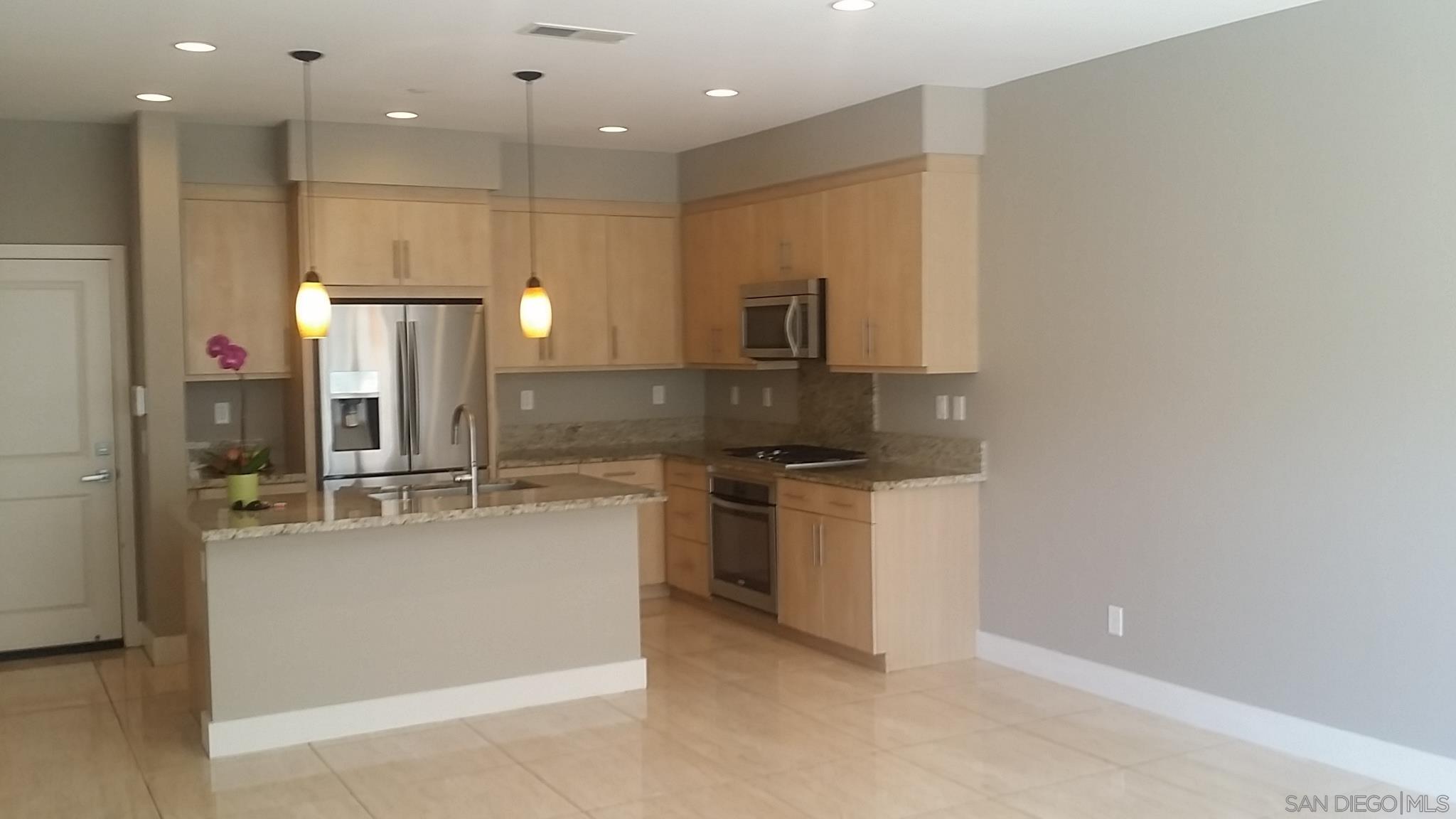 Detail Gallery Image 2 of 28 For 1660  Fairlead Ave, Carlsbad,  CA 92011 - 3 Beds | 2/1 Baths