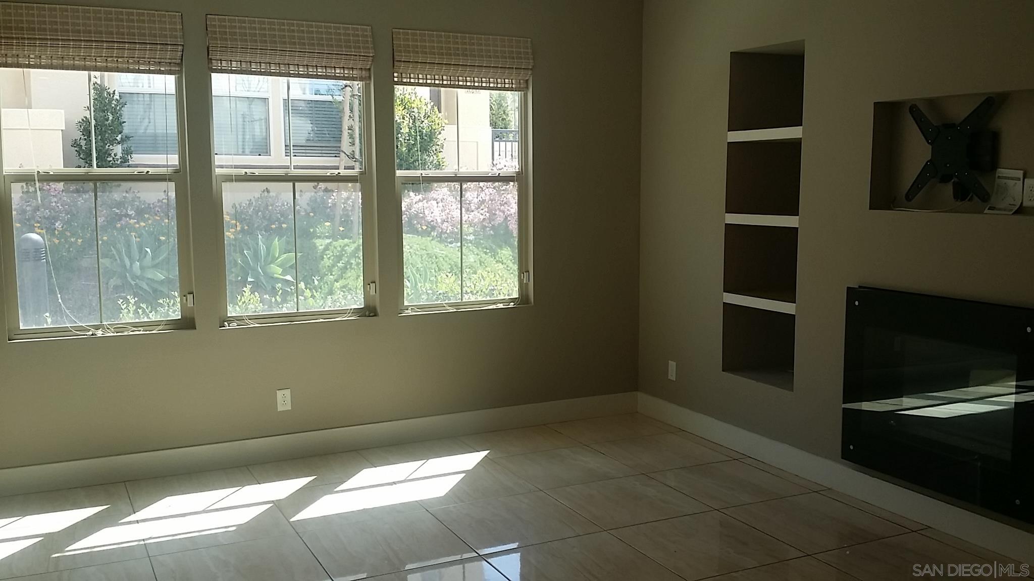 Detail Gallery Image 6 of 28 For 1660  Fairlead Ave, Carlsbad,  CA 92011 - 3 Beds | 2/1 Baths