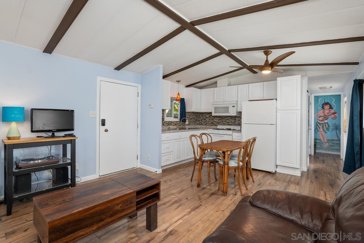 Detail Gallery Image 1 of 1 For 1549 N Vulcan Ave  #58,  Encinitas,  CA 92024 - 1 Beds | 1 Baths