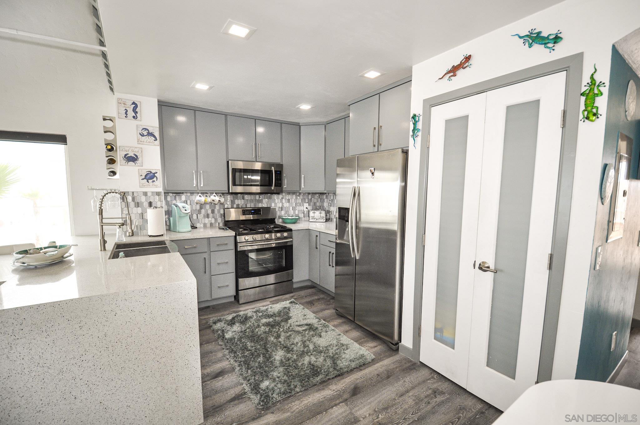 Detail Gallery Image 6 of 18 For 706  Ocean Ln, Imperial Beach,  CA 91932 - 2 Beds | 2 Baths