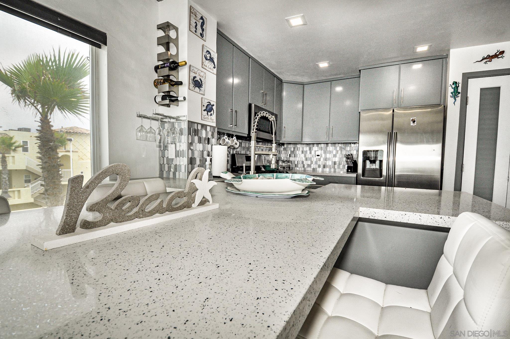 Detail Gallery Image 7 of 18 For 706  Ocean Ln, Imperial Beach,  CA 91932 - 2 Beds | 2 Baths