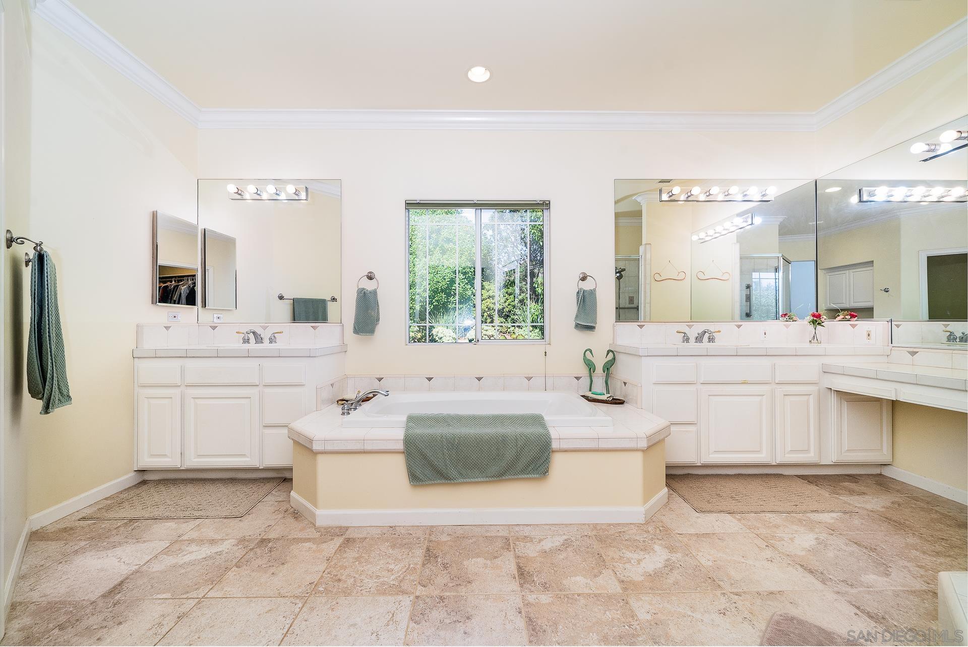 2142 Eastom Way Unit , Fallbrook, CA 92028 - Photo 28 